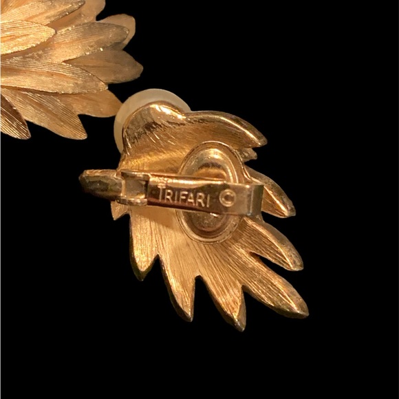 Vintage Crown Trifari Earrings - Picture 5 of 5